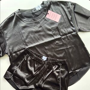 Skivys Femme Short Sleeve black satin pajama set small